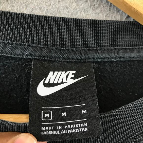 Nike  Swoosh Embroidered Black Crewneck Sweatshirt Women’s M - Picture 4 of 9